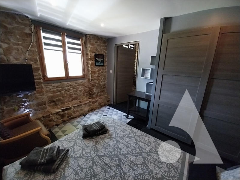 Maison - 210 m² - 6 pièces