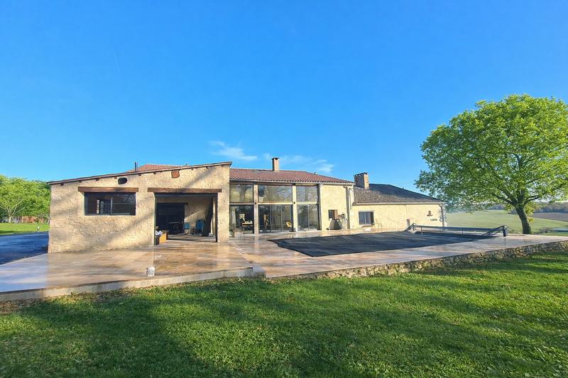 Maison - 429 m² - 11 pièces