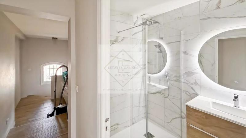 Villa - 220 m² - 5 pièces