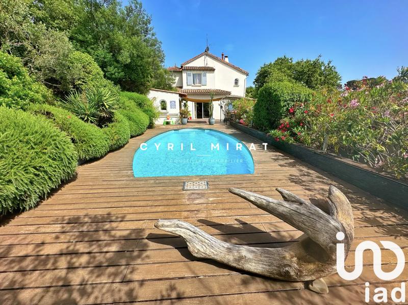 Maison - 227 m² - 8 pièces