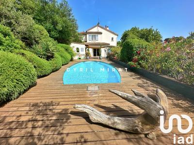 Maison - 227 m² - 8 pièces