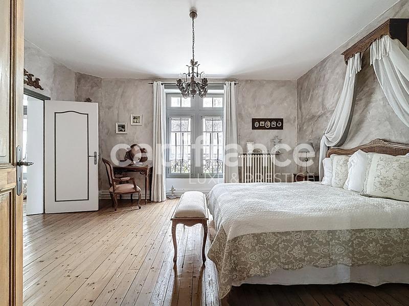 Maison - 420 m² - 13 pièces