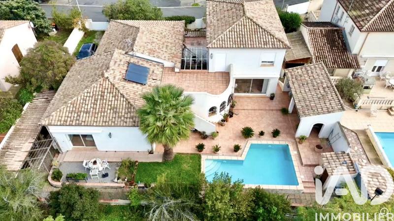 Maison - 200 m² - 7 pièces