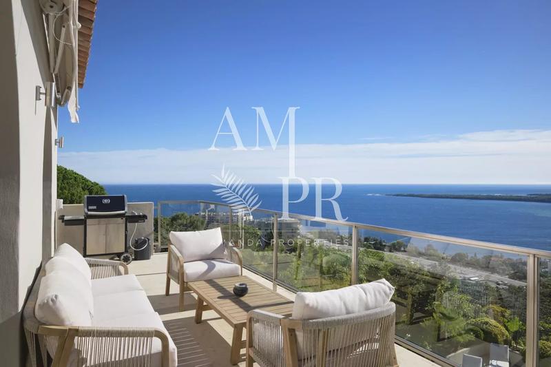 Villa - 300 m² - 6 pièces