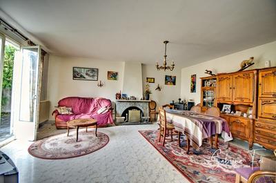 Propriété - 245 m² - 7 pièces