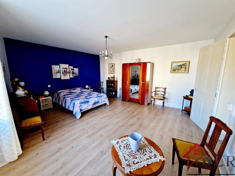 Maison - 260 m² - 6 pièces