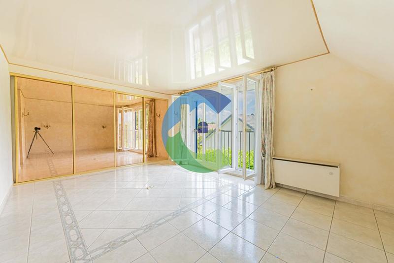 Maison - 215 m² - 8 pièces