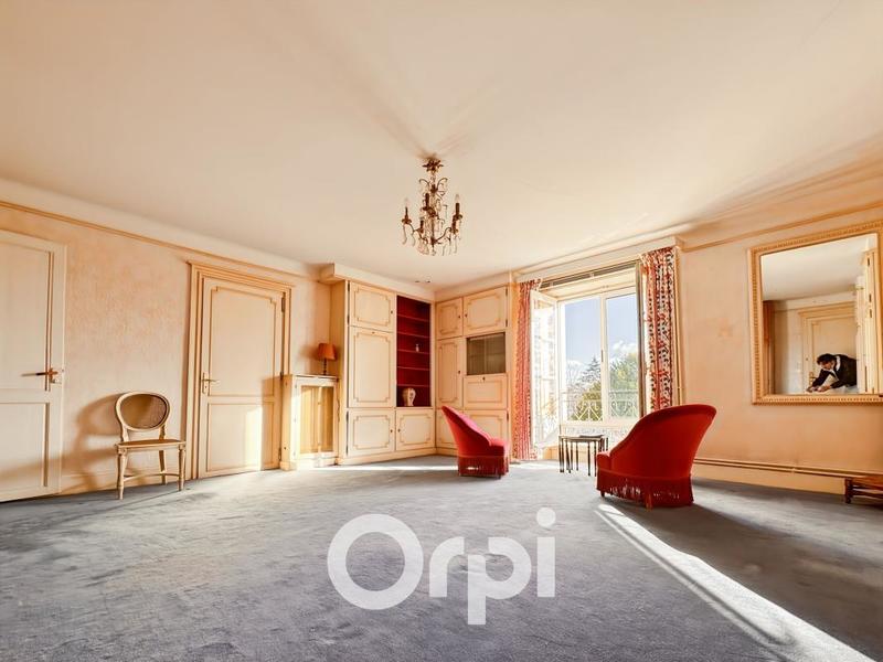 Maison - 371 m² - 8 pièces