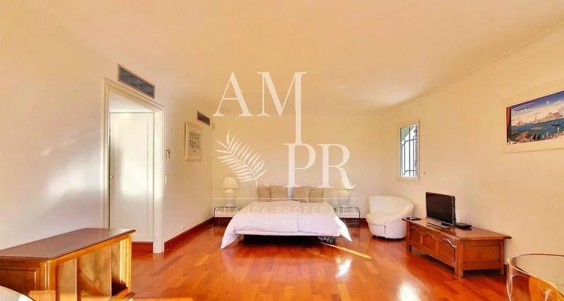 Villa - 600 m² - 12 pièces