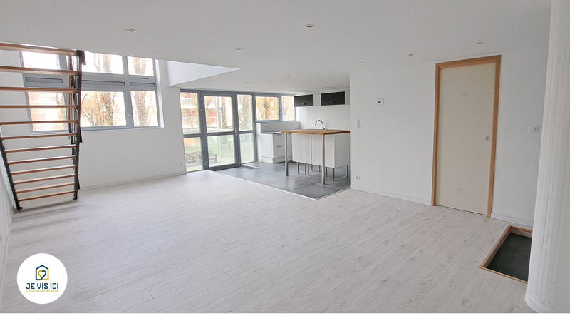 Loft - 92 m² - 5 pièces