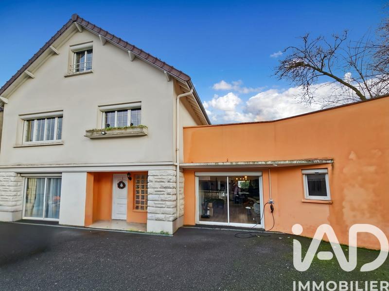 Maison - 185 m² - 9 pièces