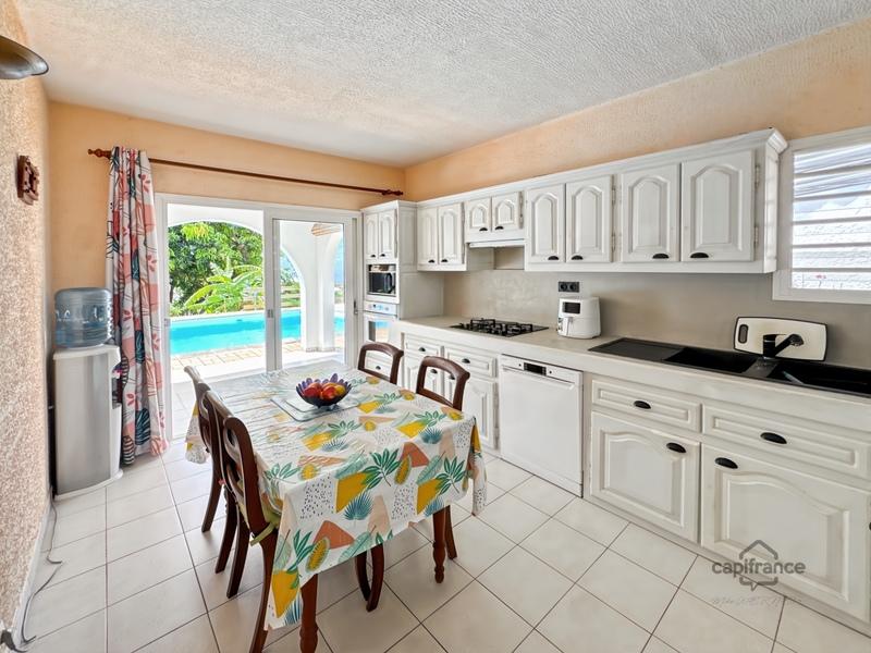 Maison - 220 m² - 5 pièces