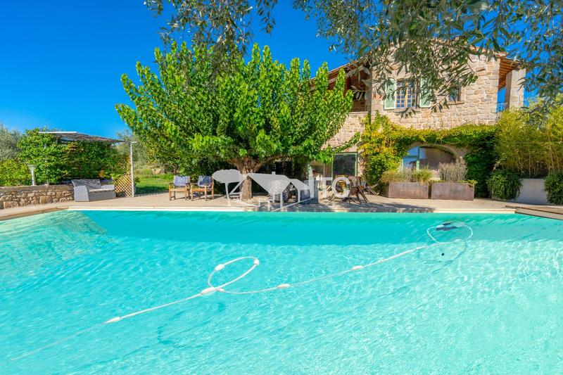 Maison - 286 m² - 9 pièces