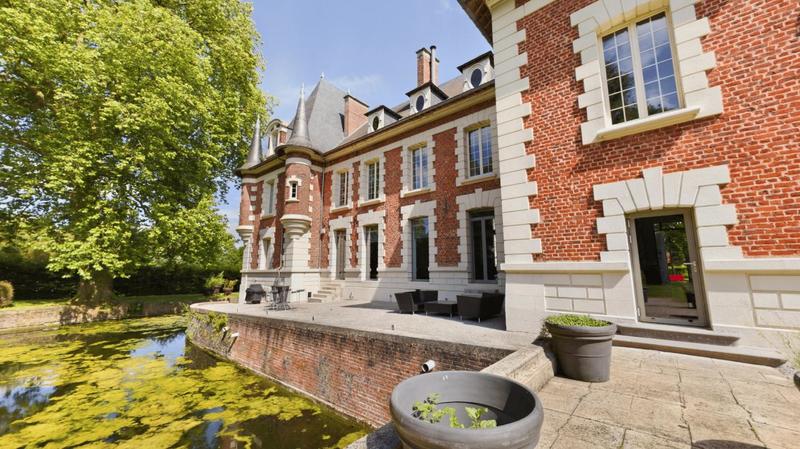 Maison - 1 200 m² - 16 pièces