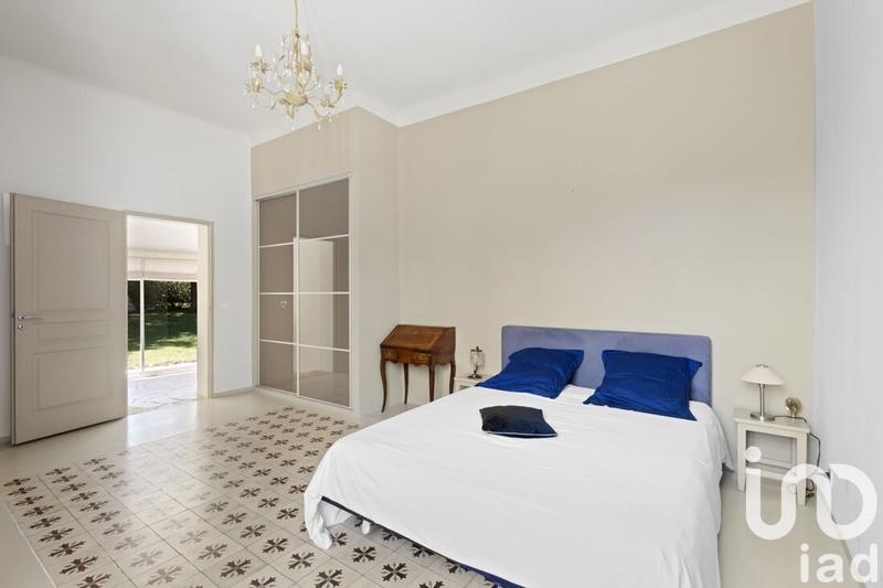 Maison - 220 m² - 5 pièces