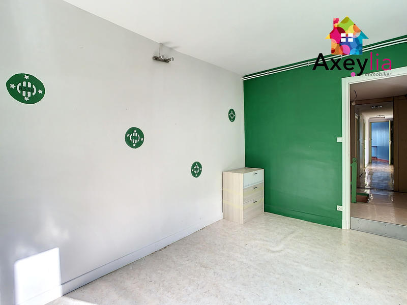 Maison - 180 m² - 7 pièces