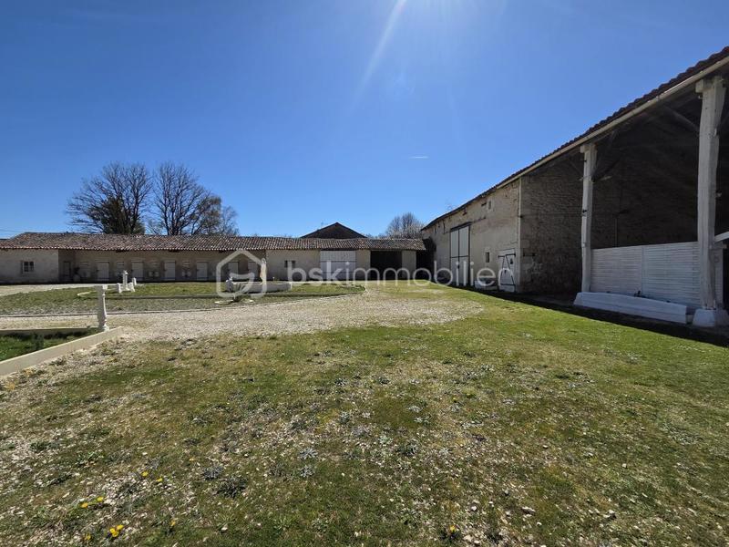 Propriété - 245 m² - 7 pièces