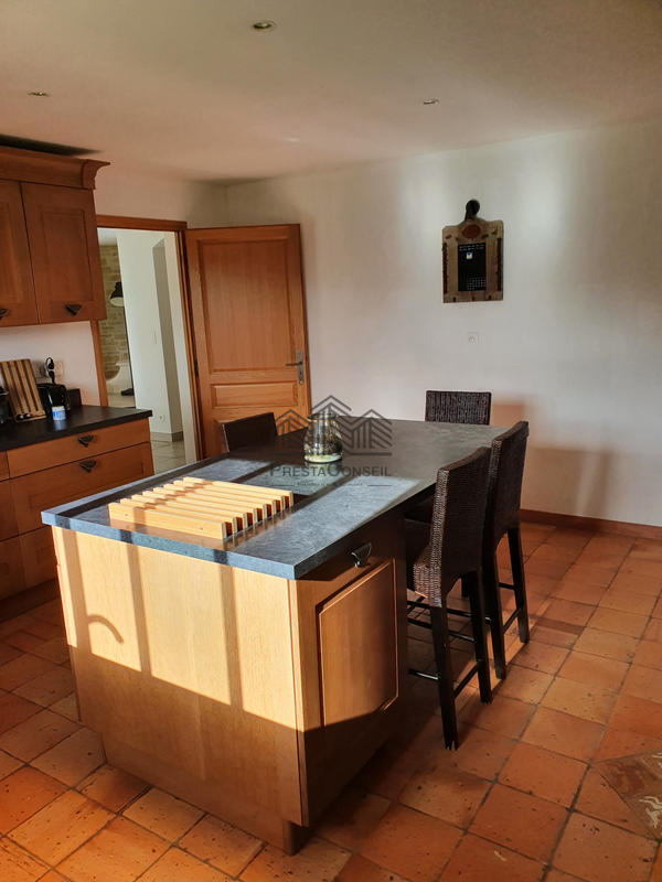 Maison - 200 m² - 6 pièces