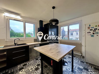 Maison - 95 m² - 5 pièces