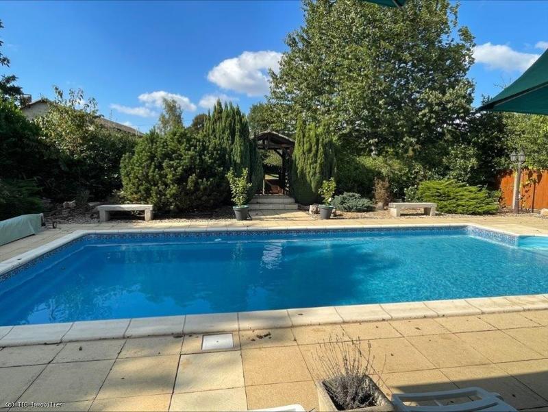 Maison en pierre - 305 m² - 10 pièces