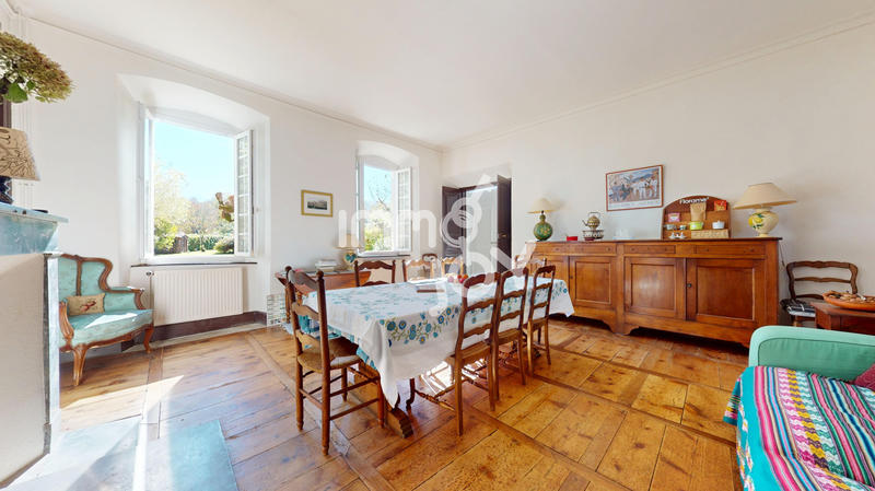 Maison - 210 m² - 9 pièces