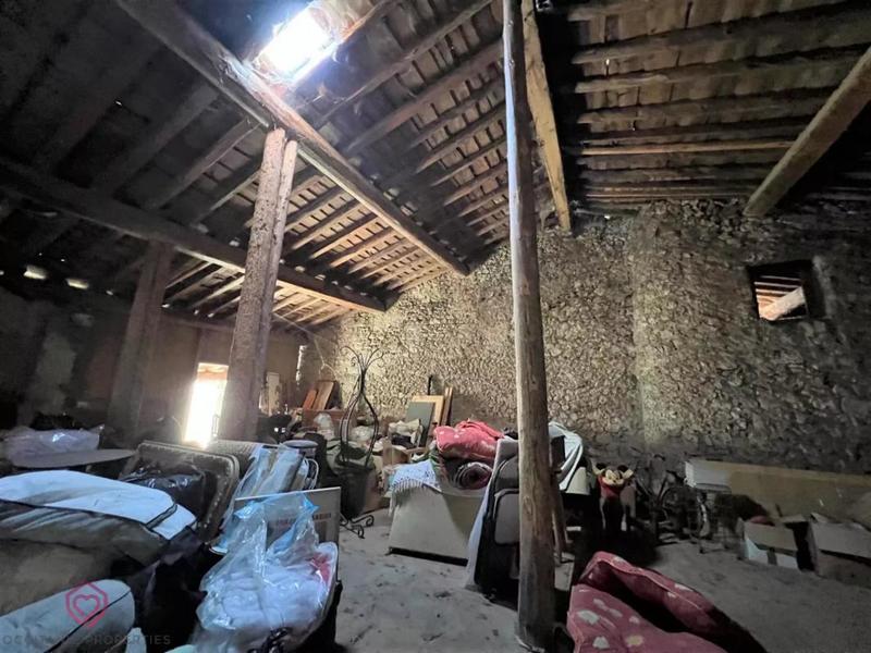 Maison - 300 m² - 4 pièces