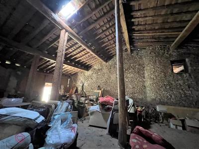 Maison - 300 m² - 4 pièces