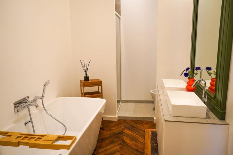 Appartement - 210 m² - 6 pièces