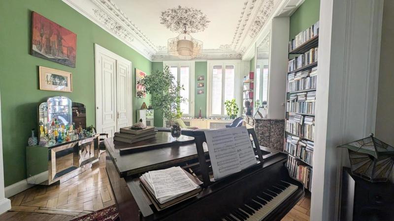 Maison - 340 m² - 8 pièces