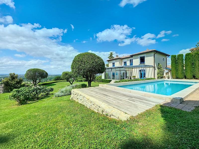 Maison - 200 m² - 5 pièces