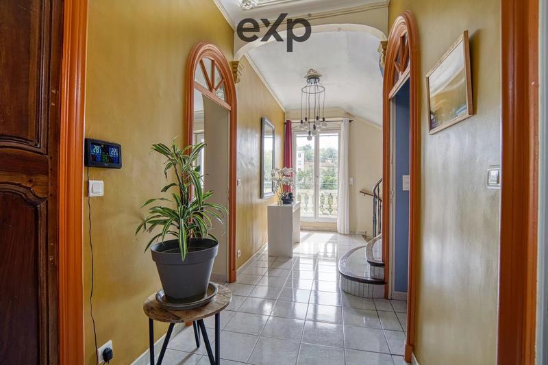 Maison contemporaine - 400 m² - 15 pièces