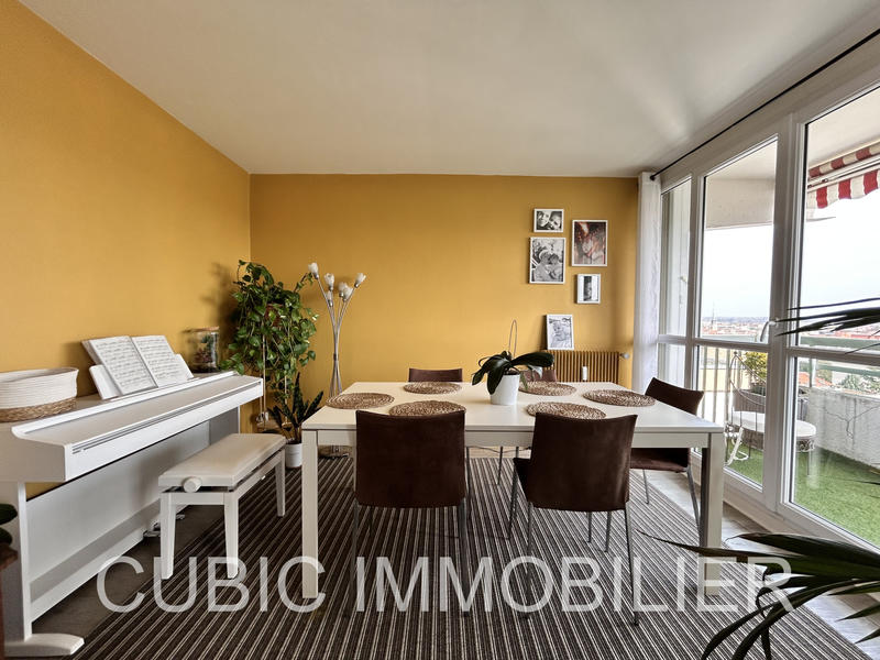 Appartement - 93 m² - 4 pièces