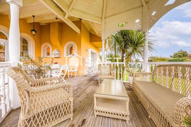 Villa - 196 m² - 6 pièces