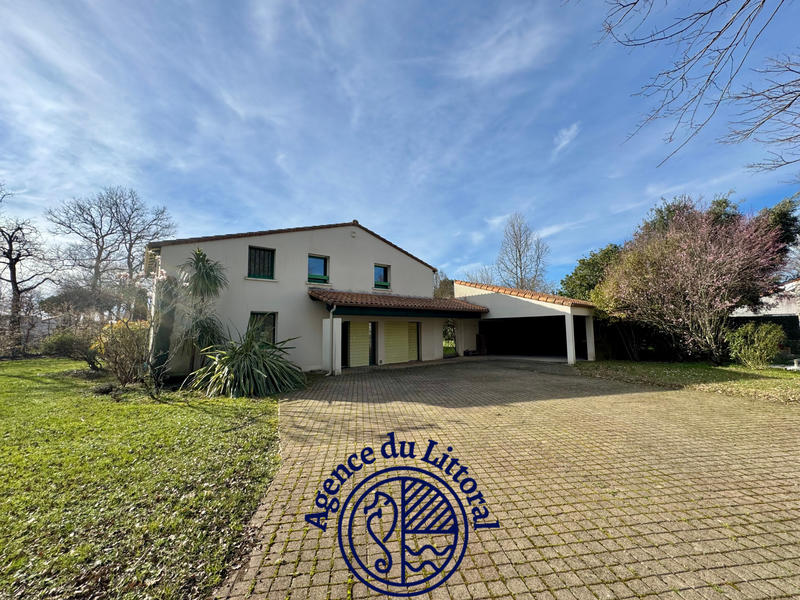 Maison - 240 m² - 6 pièces