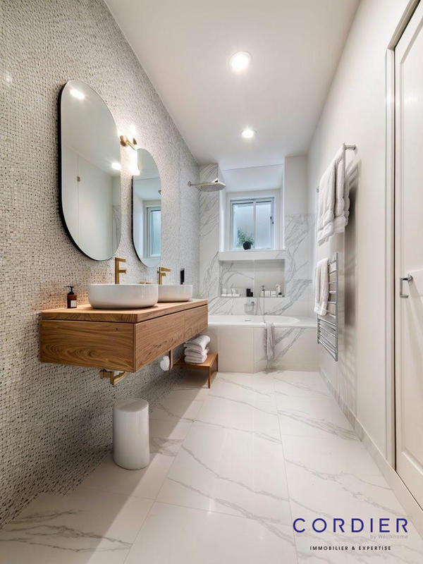 Appartement - 165 m² - 6 pièces