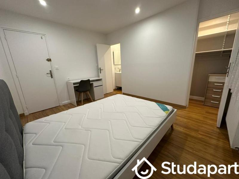 Chambre - 12 m² - 1 pièce