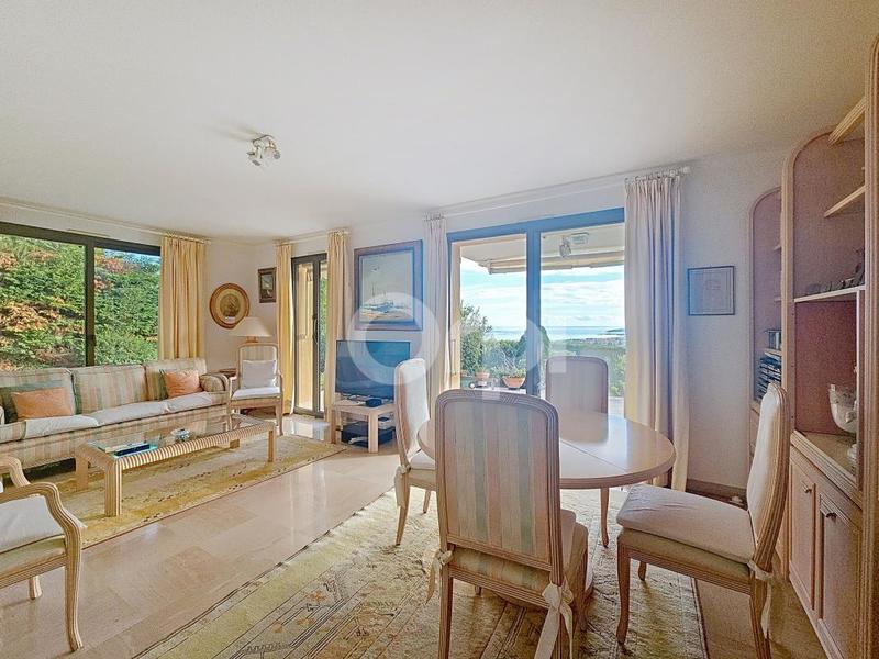 Appartement - 99 m² - 4 pièces