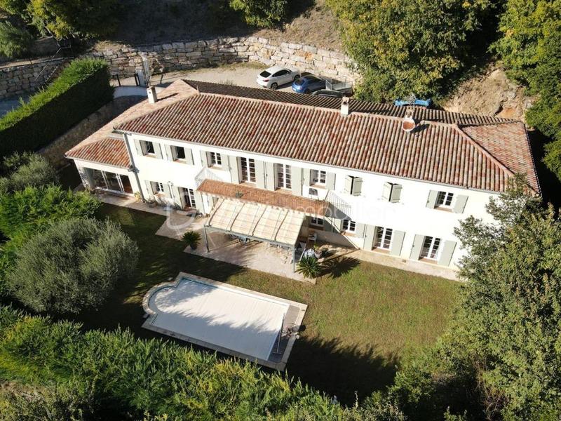Villa - 433 m² - 12 pièces
