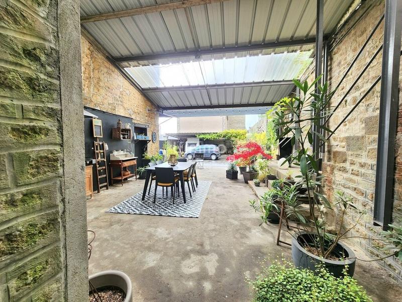 Maison - 208 m² - 9 pièces