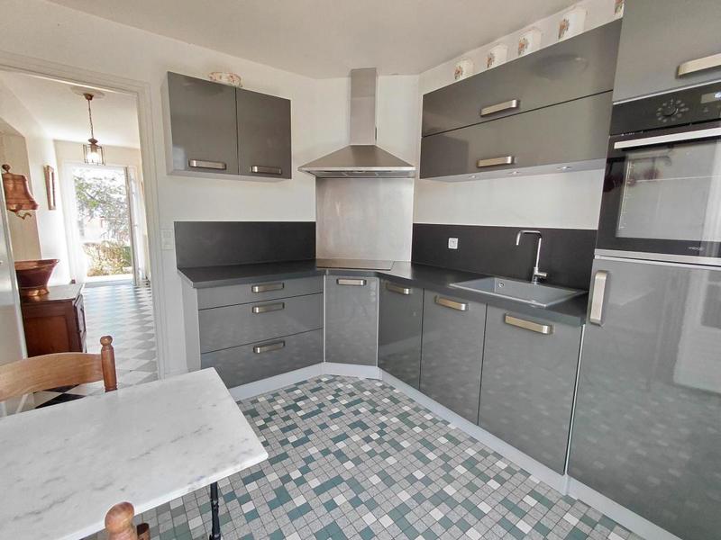 Maison - 1 325 m² - 5 pièces