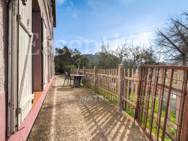 Propriété - 143 m² - 6 pièces