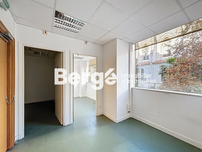 Bureau - 327 m²