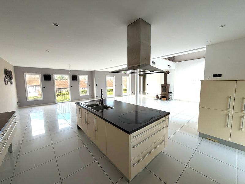 Maison - 200 m² - 5 pièces