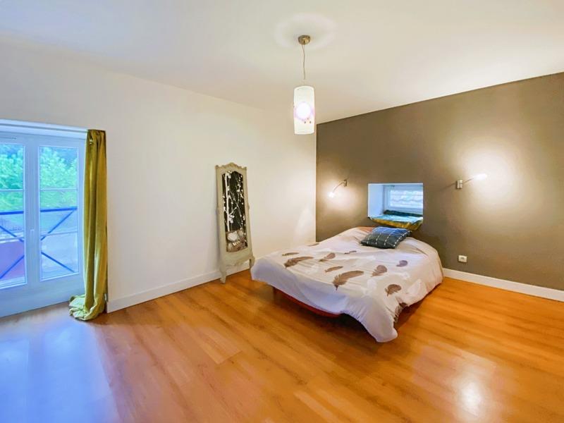 Maison - 220 m² - 7 pièces