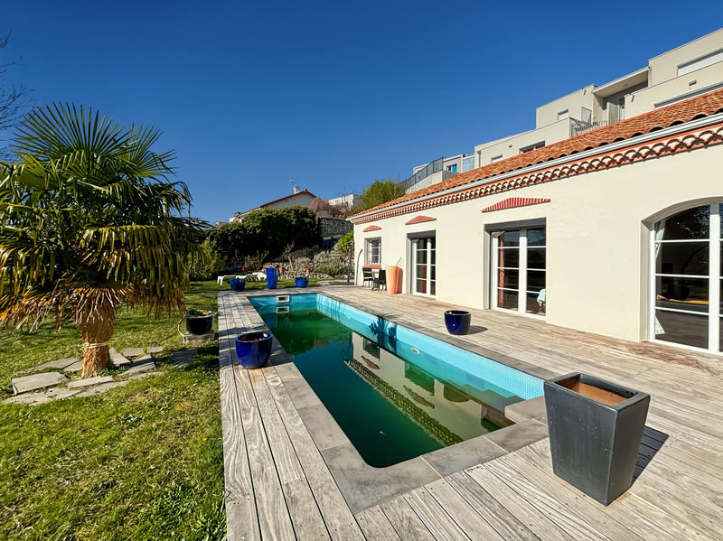 Villa - 265 m² - 6 pièces