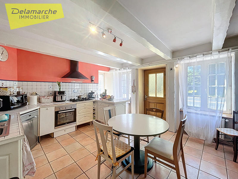 Maison - 204 m² - 9 pièces