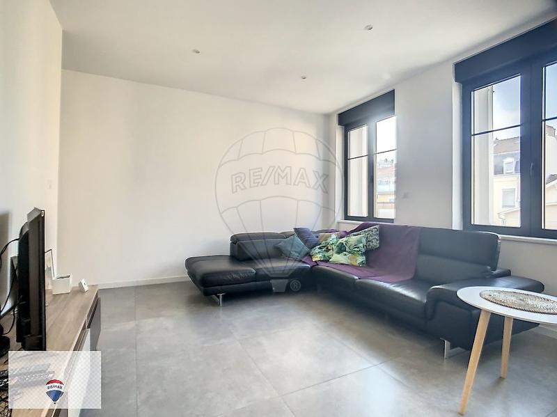 Maison - 202 m² - 9 pièces