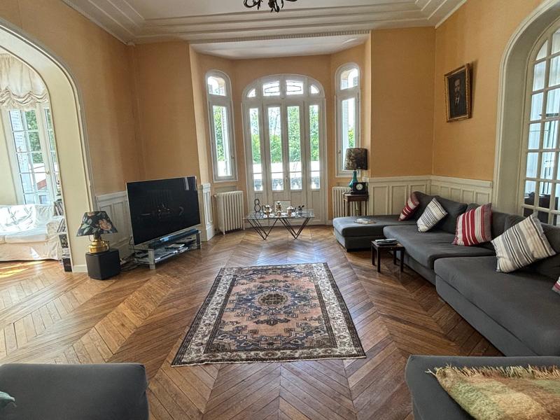 Maison de maîtres - 395 m² - 11 pièces