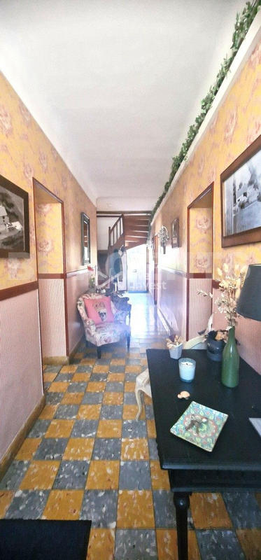 Maison - 220 m² - 7 pièces