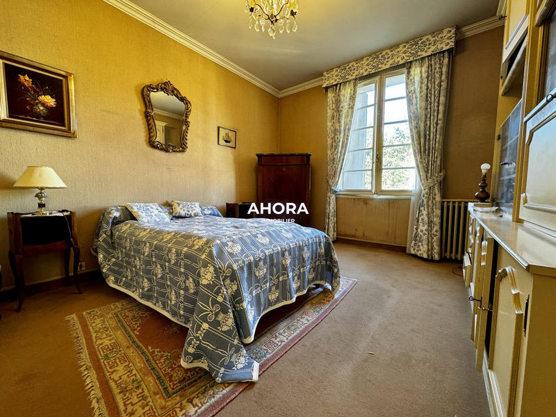 Maison - 250 m² - 9 pièces